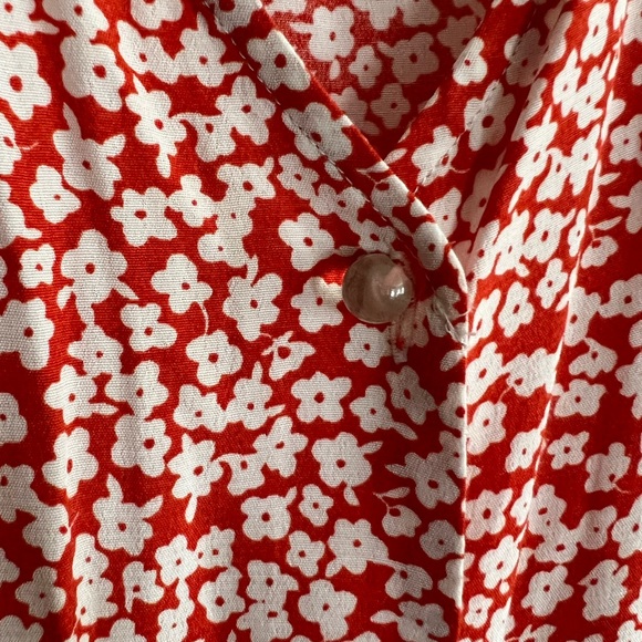 CAPULET red and white floral dress with acrylic buttons - Picture 4 of 4